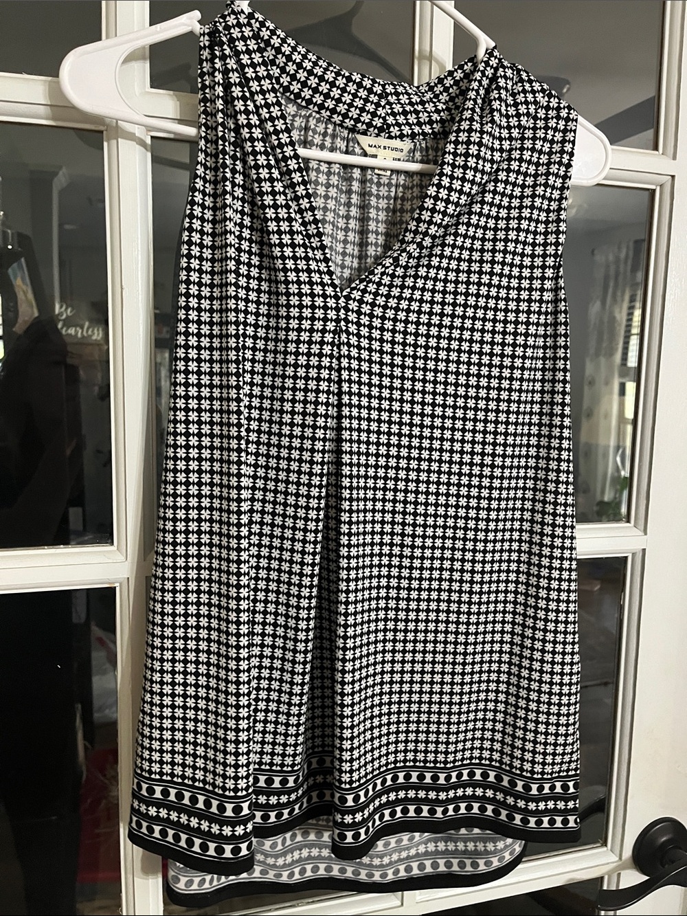 Max Studio Black and White Sleeveless V-Neck Geometric Print Camisole